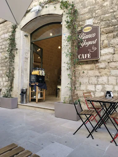 Bianco Yogurt Cafè e aperitivi