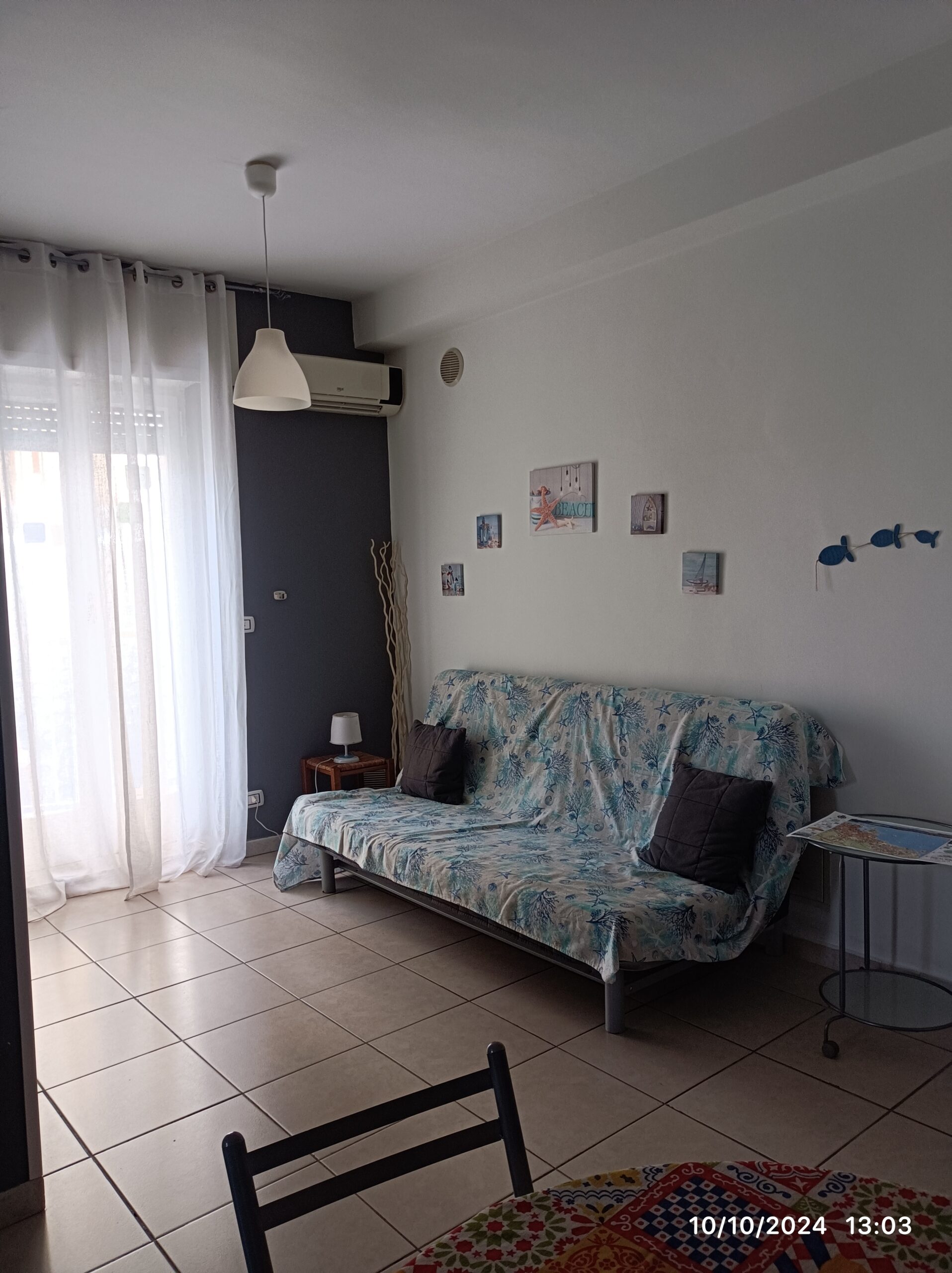 B&b Travel & Living